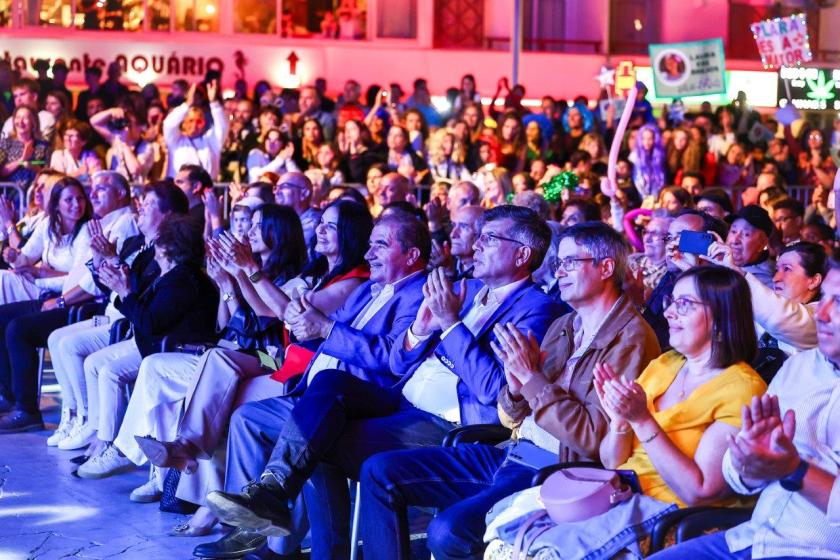 Crianças ao Palco
