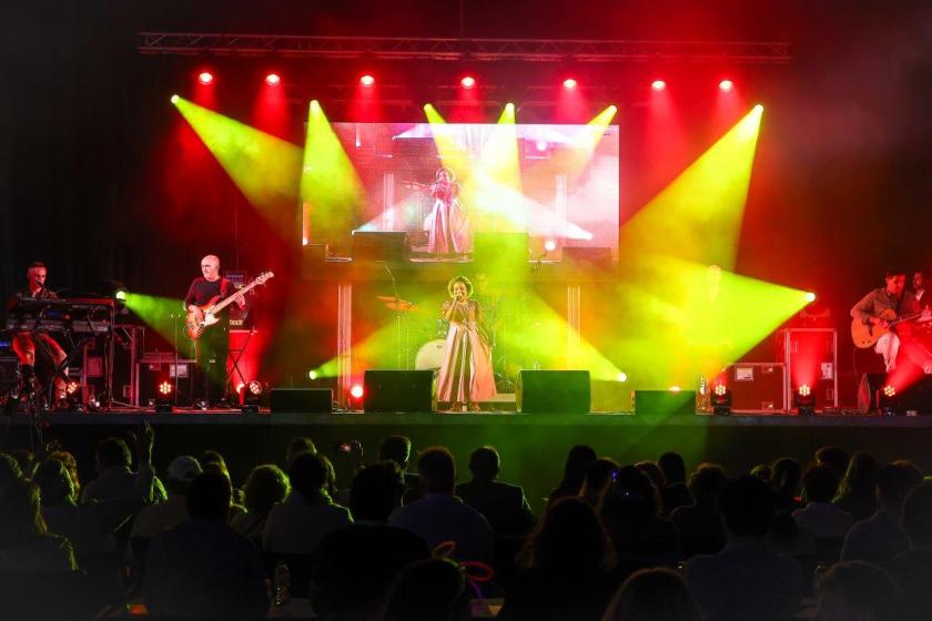 Crianças ao Palco