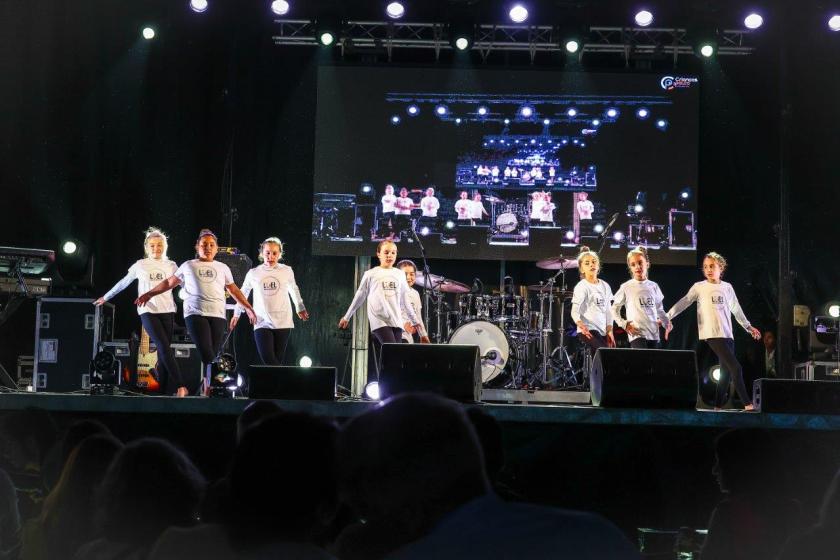 Crianças ao Palco