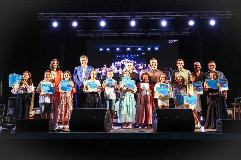 Crianças ao Palco