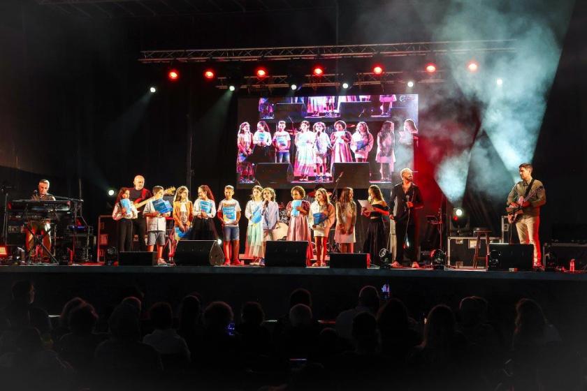 Crianças ao Palco