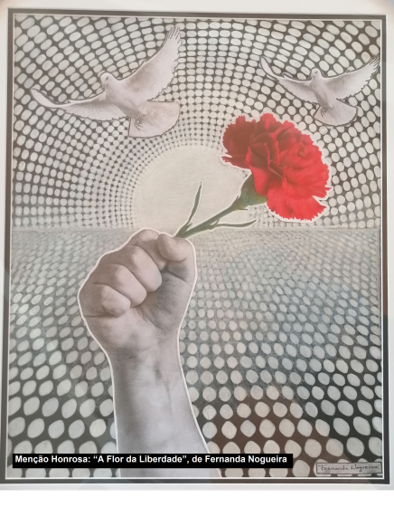 Menção honrosa à obra “A Flor da Liberdade”, colagem sobre cartolina, de Maria Fernanda Costa Nogueira