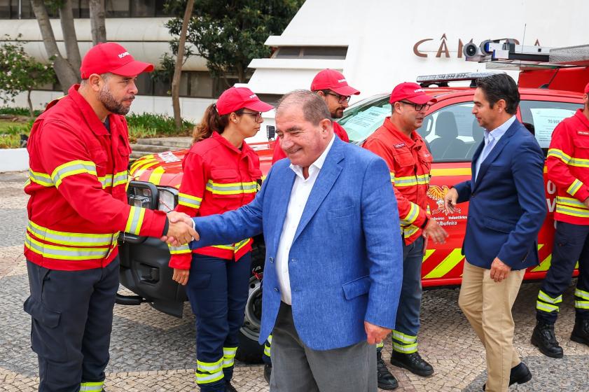 MUNICÍPIO ENTREGA VIATURA AOS BOMBEIROS VOLUNTÁRIOS DE ALBUFEIRA