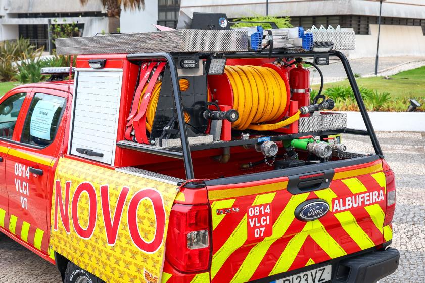 MUNICÍPIO ENTREGA VIATURA AOS BOMBEIROS VOLUNTÁRIOS DE ALBUFEIRA