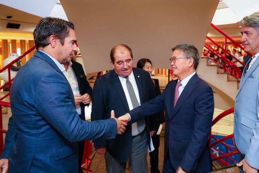 Exposição que assinala o 25.º Aniversário do Estabelecimento da Região Administrativa Especial de Macau