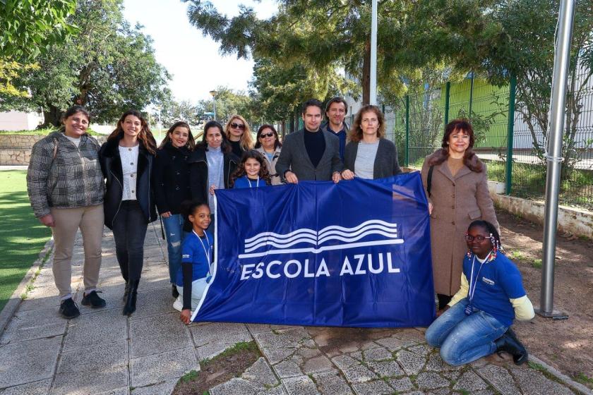 Bandeira &quot;Escola Azul&quot;