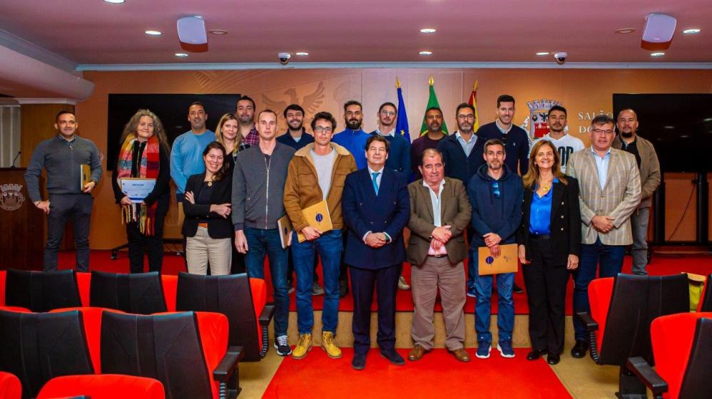 ENTREGA DE DIPLOMAS A FORMANDOS DA ACADEMIA APROMA