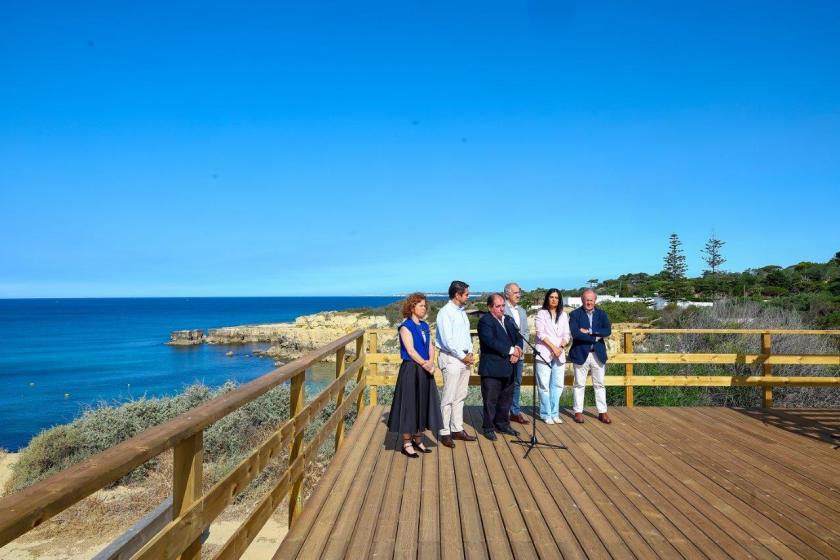 MIRADOURO DA PRAIA DO CASTELO INAUGURADO ESTA MANHÃ
