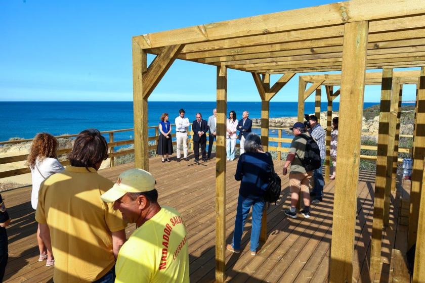 MIRADOURO DA PRAIA DO CASTELO INAUGURADO ESTA MANHÃ