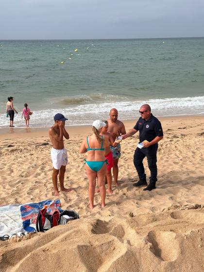 MANTENHA DISTÂNCIA DAS ARRIBAS”: CAMPANHA EM MARCHA NAS PRAIAS DE ALBUFEIRA