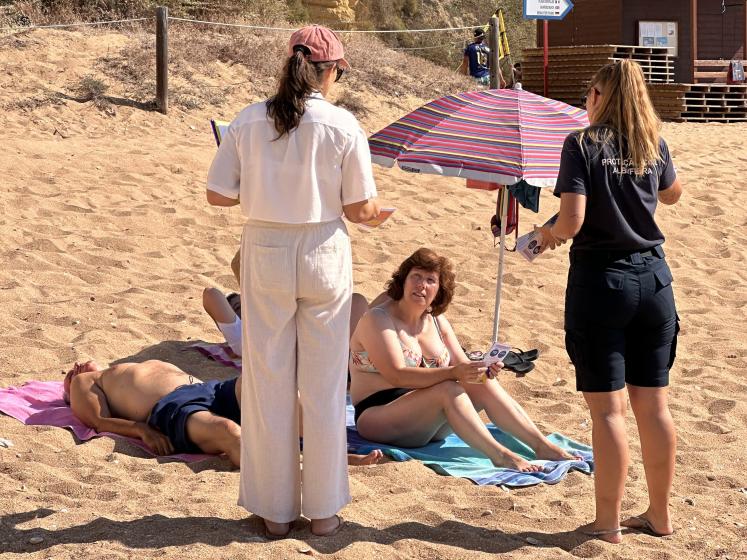 MANTENHA DISTÂNCIA DAS ARRIBAS”: CAMPANHA EM MARCHA NAS PRAIAS DE ALBUFEIRA