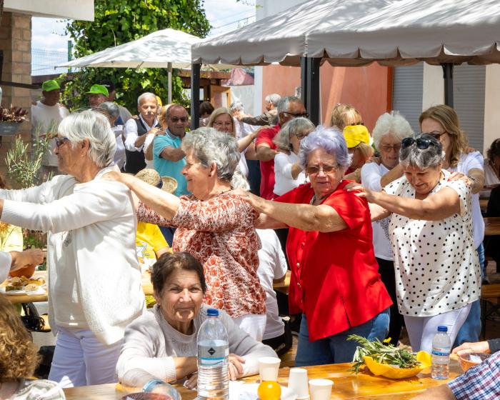 DIA DA ESPIGA COM TRADIÇÃO, PARTILHA E CONVÍVIO INTERGERACIONALDIA DA ESPIGA COM TRADIÇÃO, PARTILHA E CONVÍVIO INTERGERACIONAL