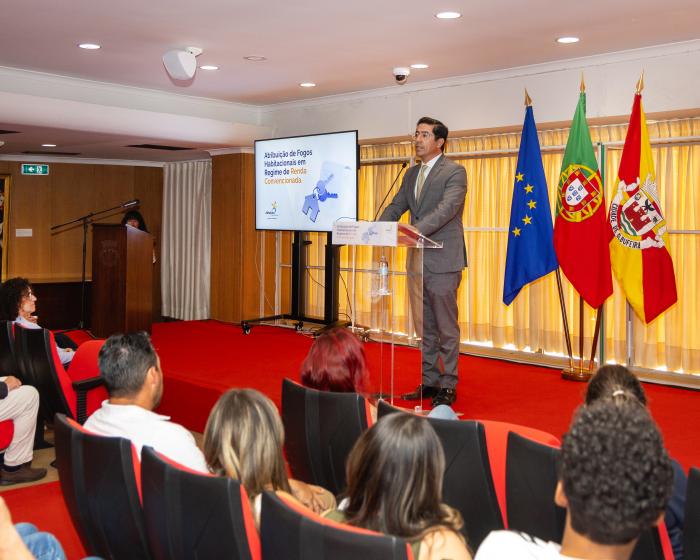 entrega das chaves e dos contratos de arrendamento relativos a 18 fogos habitacionais