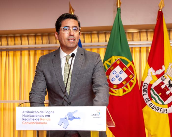 entrega das chaves e dos contratos de arrendamento relativos a 18 fogos habitacionais