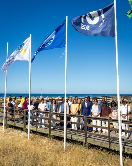 PRIMEIRA BANDEIRA AZUL DO ALGARVE  HASTEADA EM ALBUFEIRA