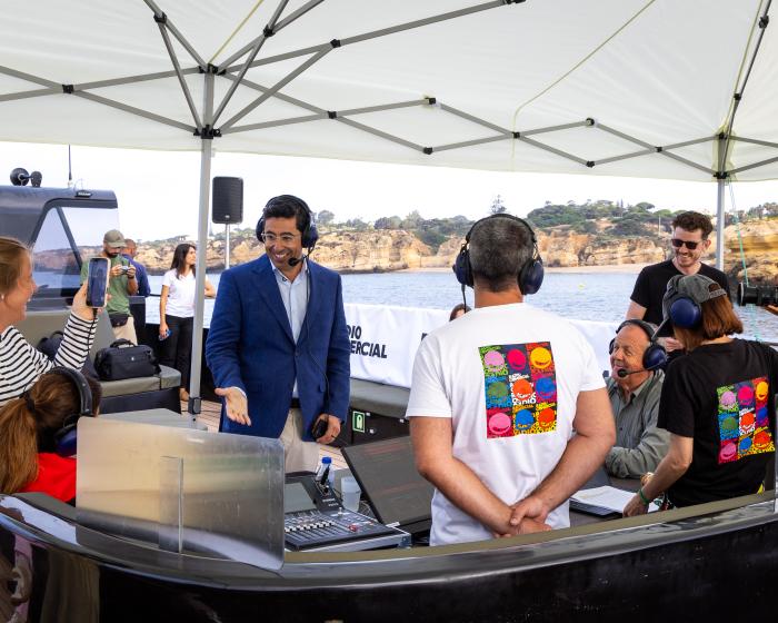 Rádio Comercial, transmitida em direto a partir do mar