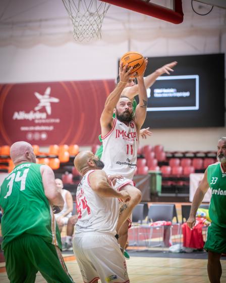 Esba maxibasket voltou a colocar albufeira  No mapa europeu de basquetebol veterano