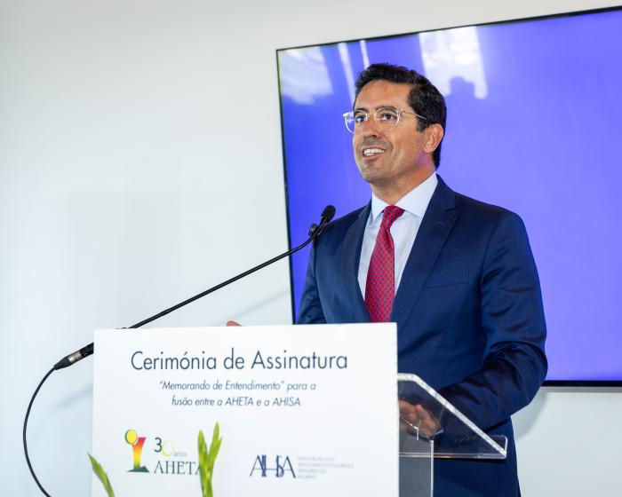 AHISA E AHETA FUNDEM-SE NUMA ÚNICA ASSOCIAÇÃO