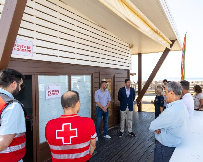 Posto de socorro na praia da rocha baixinha
