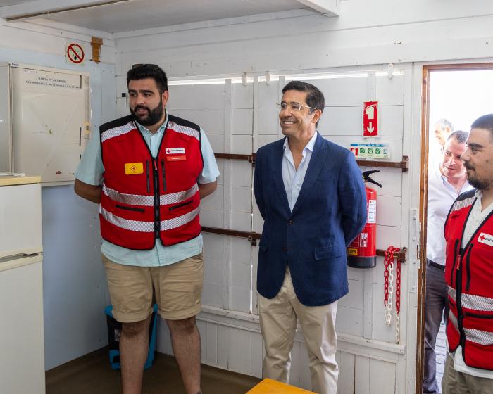 Posto de socorro na praia da rocha baixinha