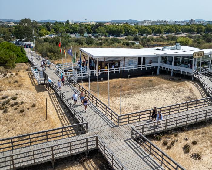Posto de socorro na praia da rocha baixinha