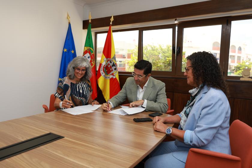 O presidente da Câmara Municipal de Albufeira, Rui Cristina, a diretora executiva do Centro Ciência Viva do Algarve, Cristina Veiga-Pires, a vereadora da Câmara Municipal de Albufeira, Maria Cristina Corado - ampliar imagem ou passar à próxima
