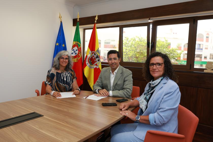 O presidente da Câmara Municipal de Albufeira, Rui Cristina, a diretora executiva do Centro Ciência Viva do Algarve, Cristina Veiga-Pires, a vereadora da Câmara Municipal de Albufeira, Maria Cristina Corado - ampliar imagem ou passar à próxima