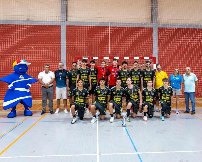 Lagoa Académico Clube conquista Supertaça de Andebol em Albufeira - ampliar imagem ou passar à próxima