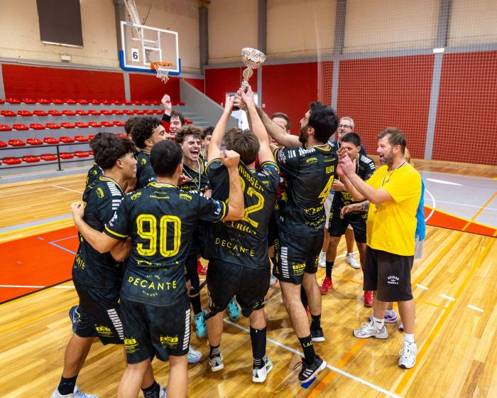 Lagoa Académico Clube conquista Supertaça de Andebol em Albufeira - ampliar imagem ou passar à próxima