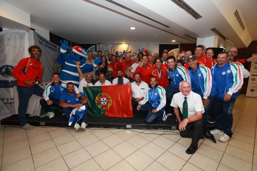 PORTUGAL SAGRA-SE CAMPEÃO DO MUNDO  DE PESCA EM KAYAK EM ALBUFEIRA - ampliar imagem ou passar à próxima