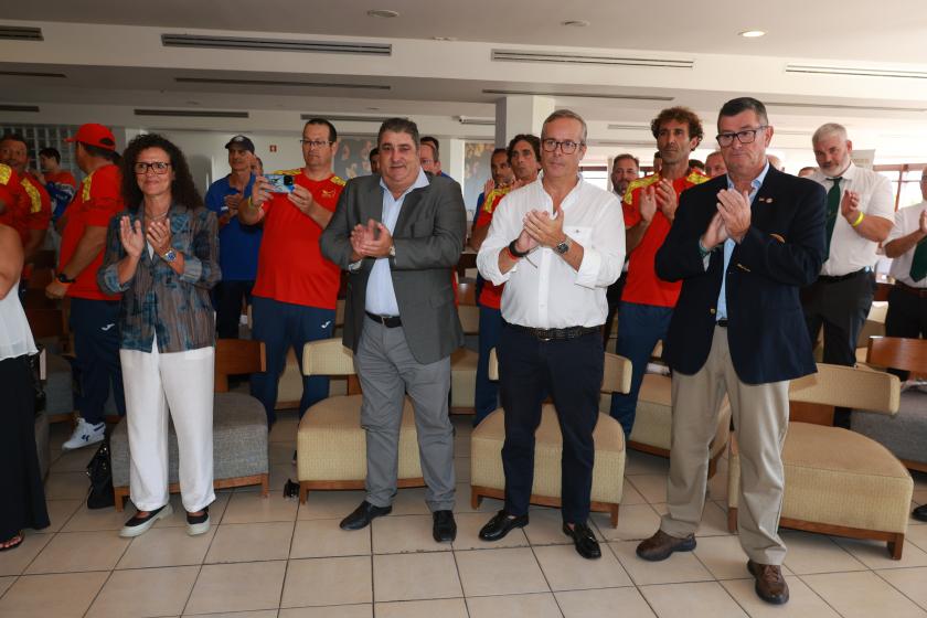 PORTUGAL SAGRA-SE CAMPEÃO DO MUNDO  DE PESCA EM KAYAK EM ALBUFEIRA - ampliar imagem ou passar à próxima