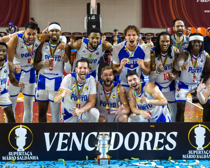 FC Porto conquista Supertaça Mário Saldanha em Albufeira - ampliar imagem ou passar à próxima