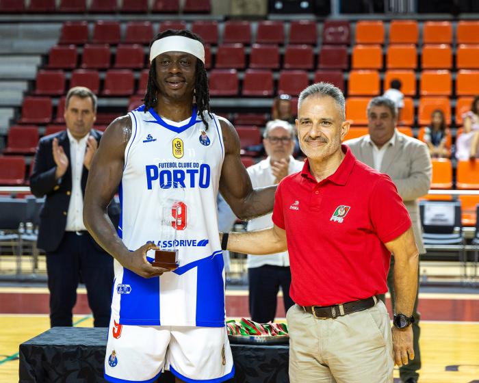 FC Porto conquista Supertaça Mário Saldanha em Albufeira - ampliar imagem ou passar à próxima