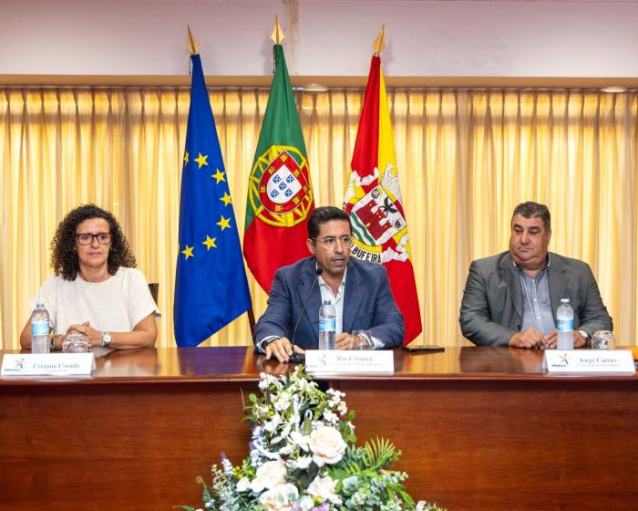 CÂMARA MUNICIPAL DE ALBUFEIRA  REFORÇA APOIO À FORMAÇÃO DESPORTIVA - ampliar imagem ou passar à próxima