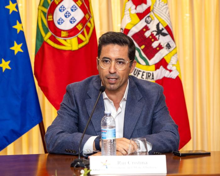 CÂMARA MUNICIPAL DE ALBUFEIRA  REFORÇA APOIO À FORMAÇÃO DESPORTIVA - ampliar imagem ou passar à próxima