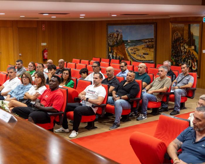 CÂMARA MUNICIPAL DE ALBUFEIRA  REFORÇA APOIO À FORMAÇÃO DESPORTIVA - ampliar imagem ou passar à próxima