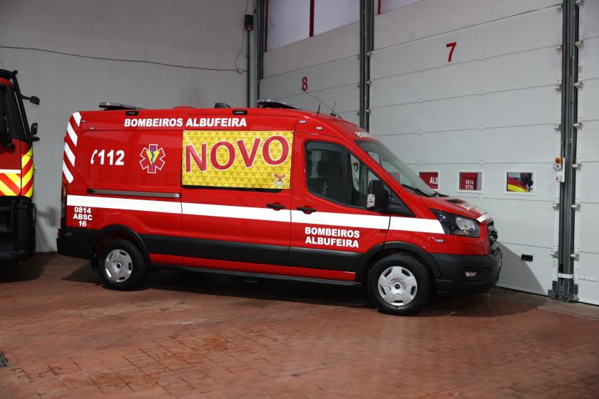 Nova ambulância reforça resposta de socorro em Albufeira - ampliar imagem ou passar à próxima