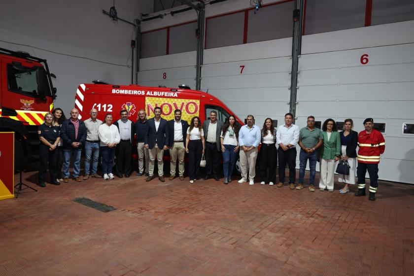 Nova ambulância reforça resposta de socorro em Albufeira - ampliar imagem ou passar à próxima