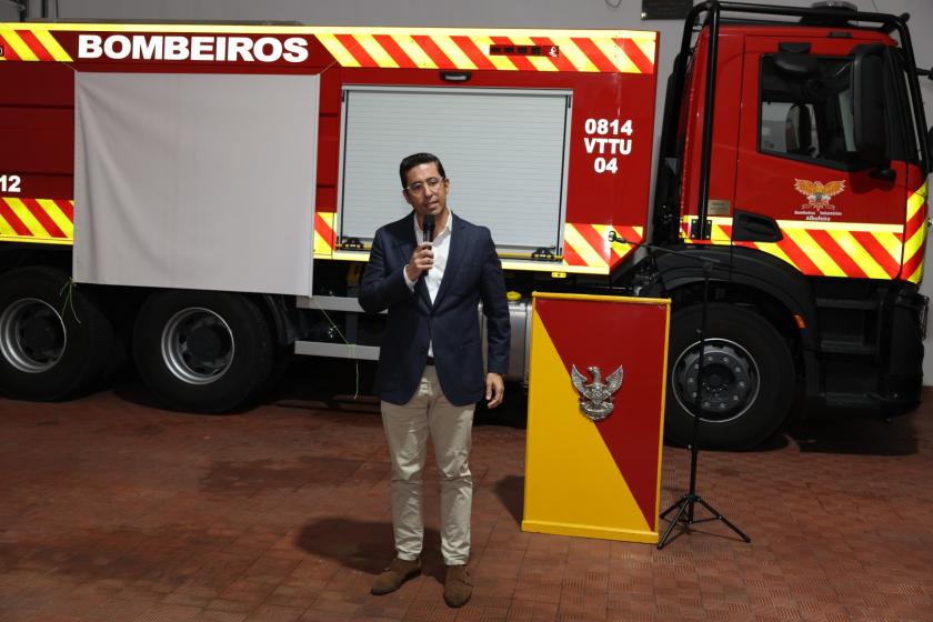 Nova ambulância reforça resposta de socorro em Albufeira - ampliar imagem ou passar à próxima