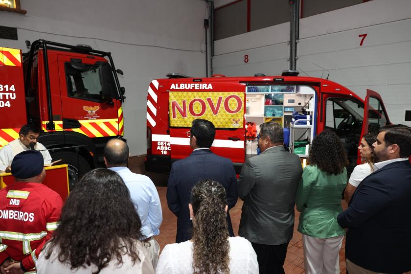 Nova ambulância reforça resposta de socorro em Albufeira - ampliar imagem ou passar à próxima