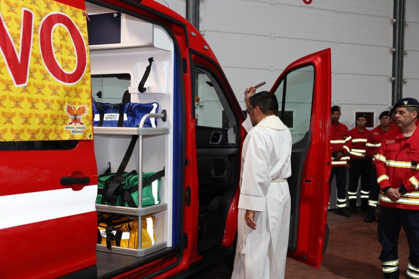 Nova ambulância reforça resposta de socorro em Albufeira - ampliar imagem ou passar à próxima