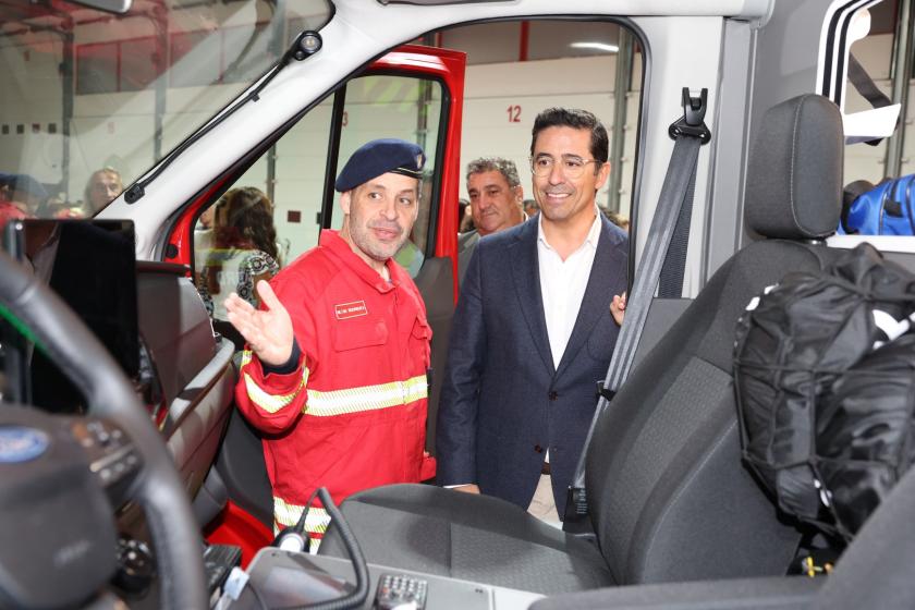 Nova ambulância reforça resposta de socorro em Albufeira - ampliar imagem ou passar à próxima