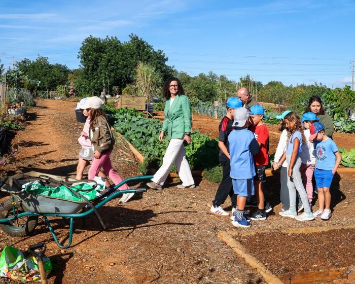 Crianças de Albufeira aprendem a proteger a natureza com bombas de sementes - ampliar imagem ou passar à próxima