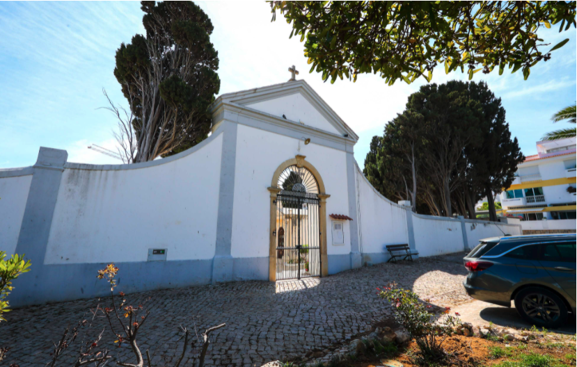 entrada branca cemiterio
