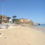 praia com muita areia