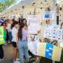 stands de diversas instituições