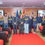 Atletas e dirigentes do Futebol Clube Ferreiras e executivo da Câmara Municipal