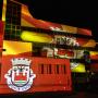 Espetáculo ALUMIA transformou a fachada do edifício através do videomapping, da luz e da pirotecnia
